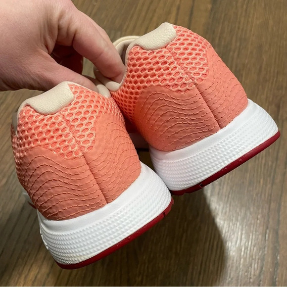 Adidas Sooraj running shoes in Glow Pink / Cloud White / Semi Coral EE9930 - Picture 9 of 11